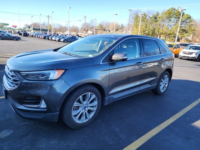 2019 Ford Edge Titanium's photo
