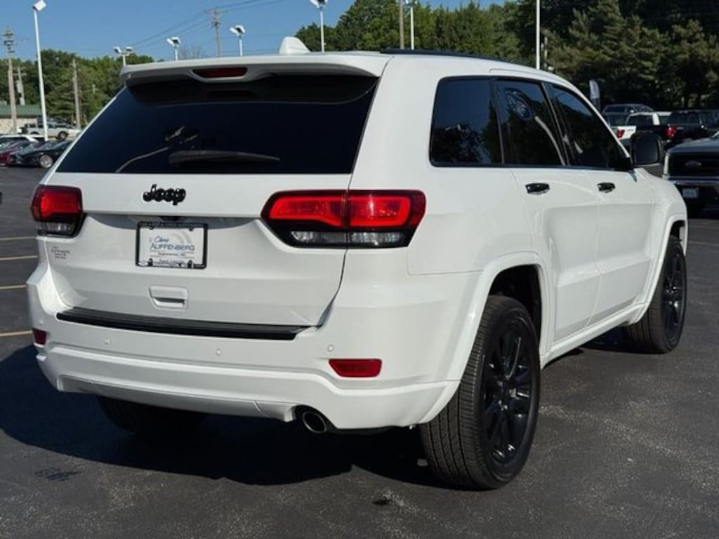 Used 2018 Jeep Grand Cherokee Altitude SUV