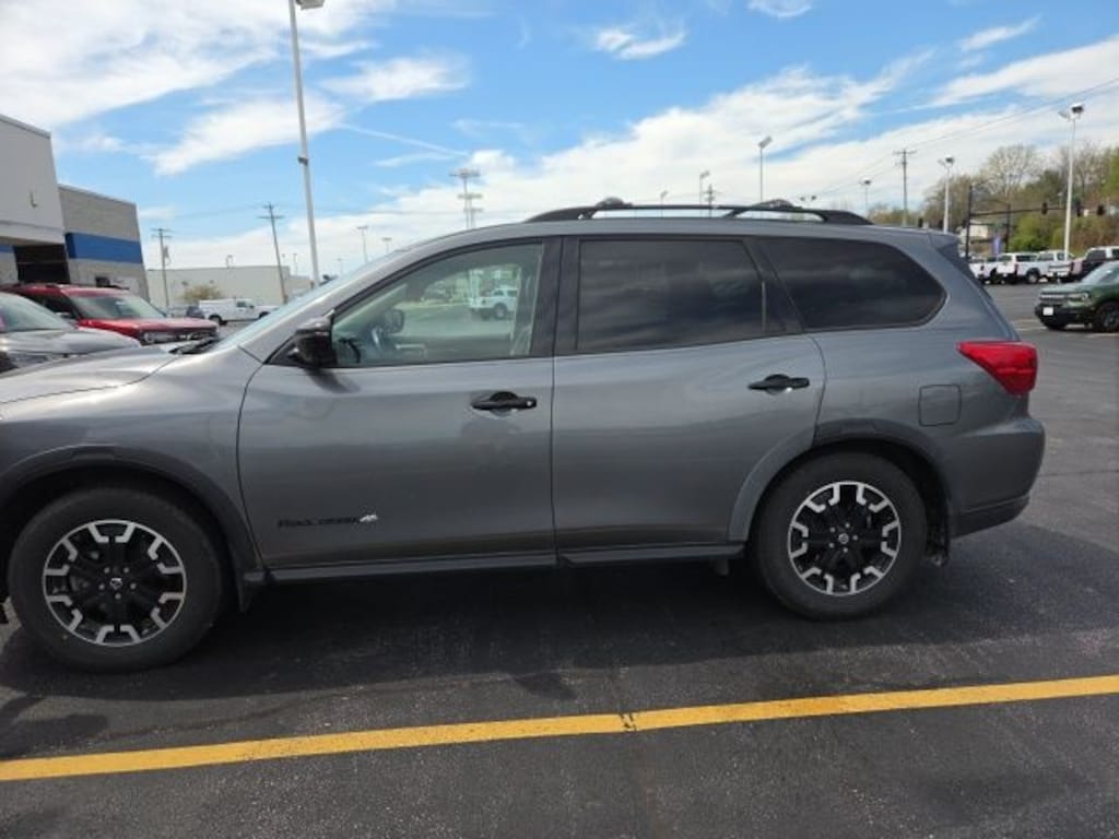Used 2020 Nissan Pathfinder SL SUV