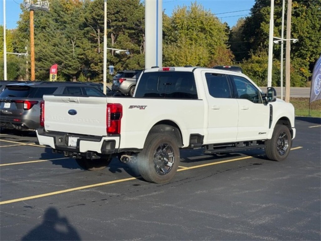 Used 2024 Ford F-250SD Lariat Truck