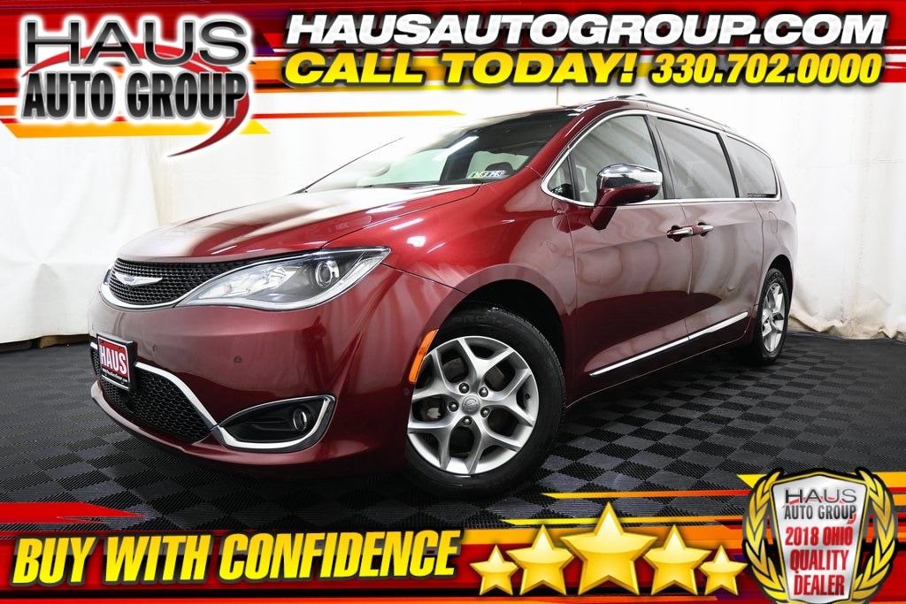 2020 Chrysler Pacifica Limited's photo