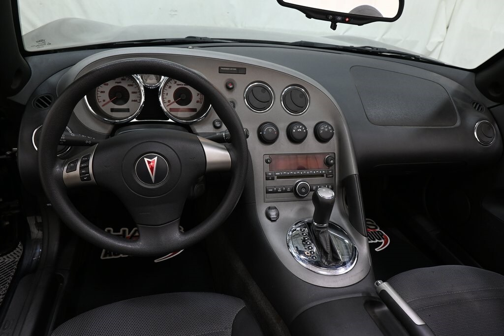 2008 Pontiac Solstice Base photo 2