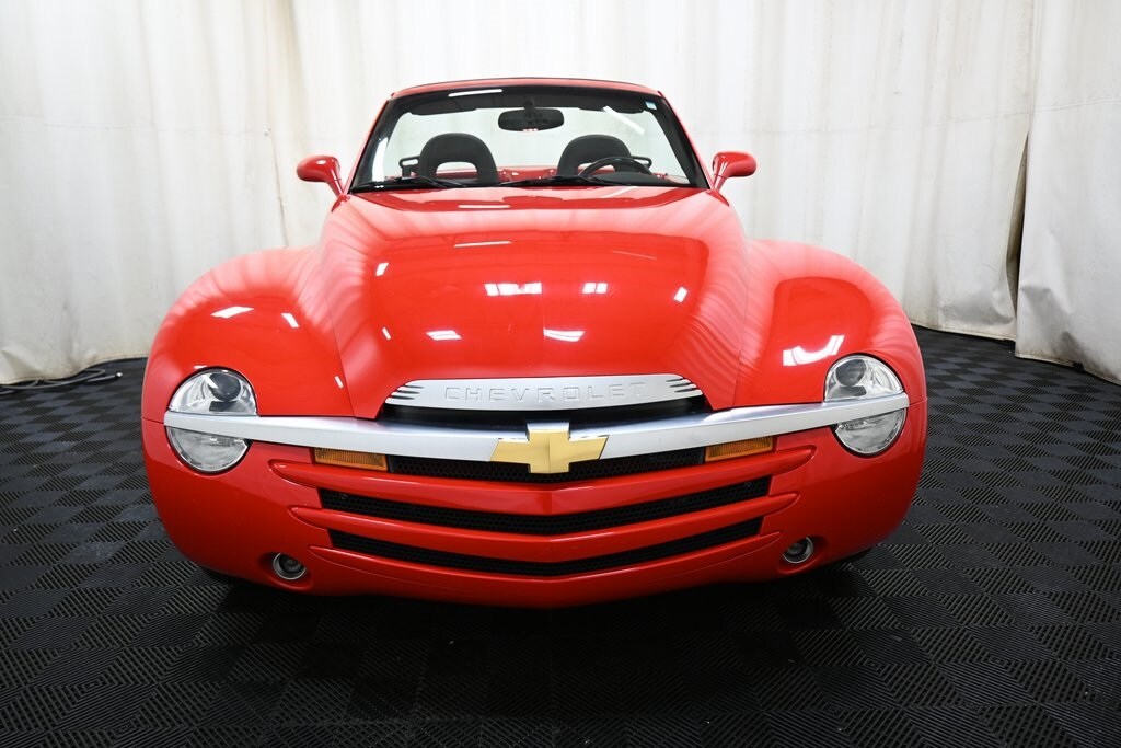 2004 Chevrolet SSR Base photo 2