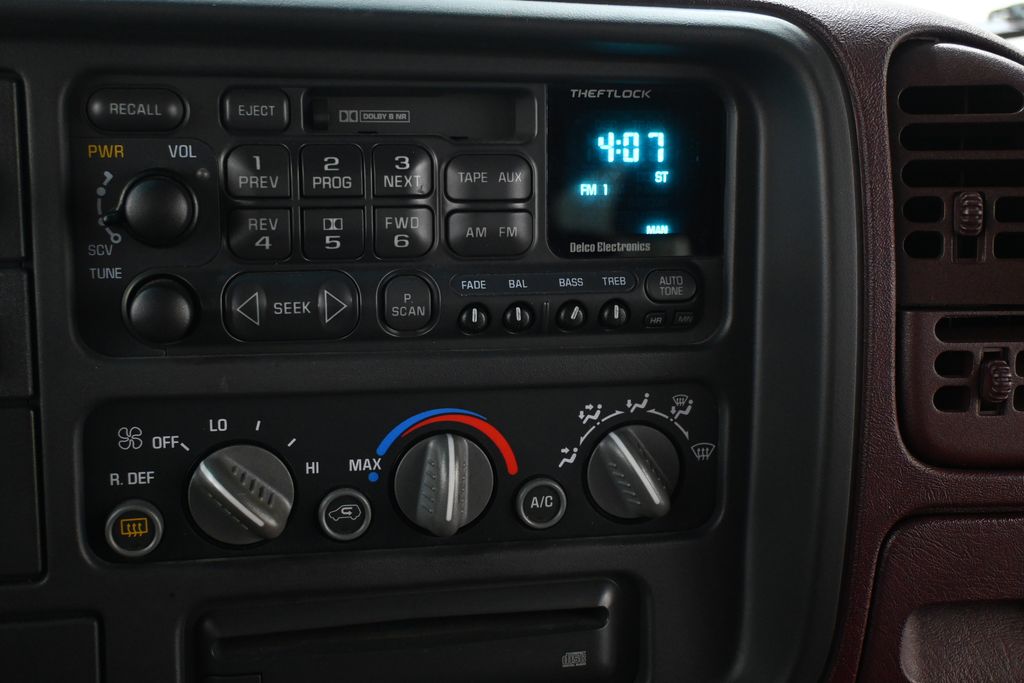 1995 Chevrolet Tahoe - Photo 23