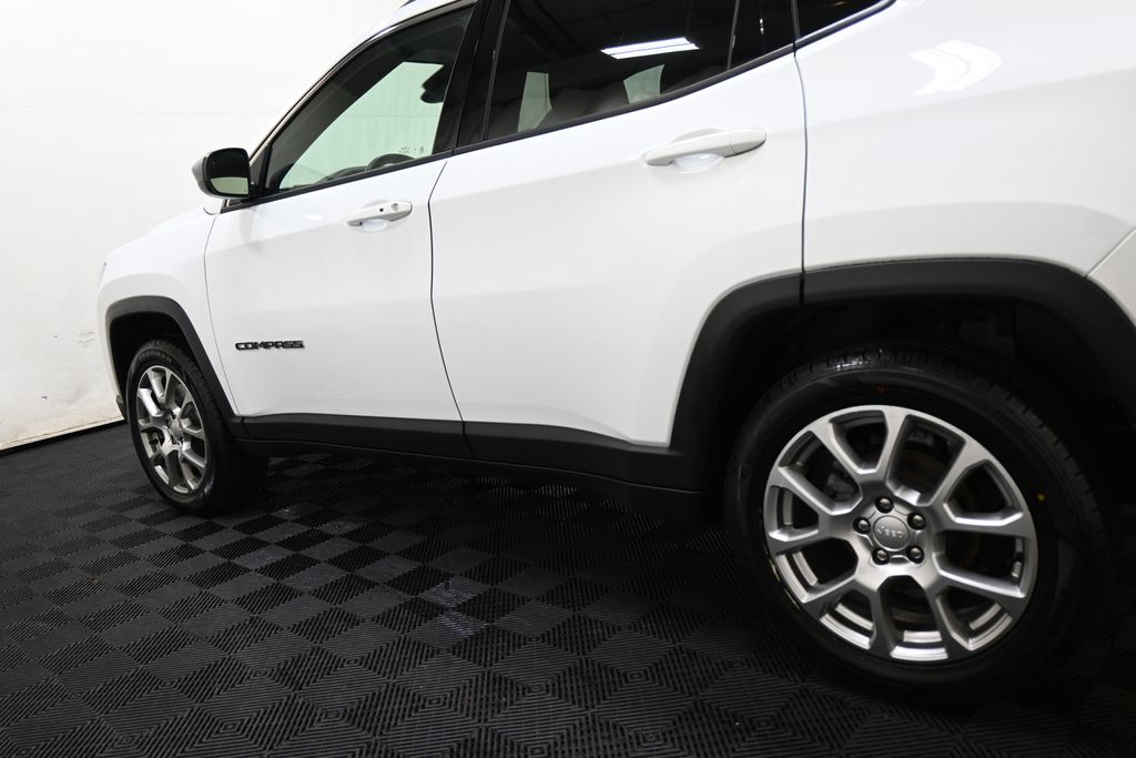 2023 Jeep Compass Latitude Lux - Photo 12