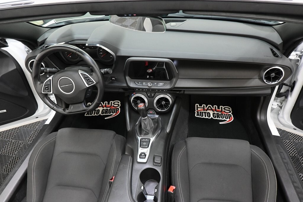2022 Chevrolet Camaro LT1 photo 3