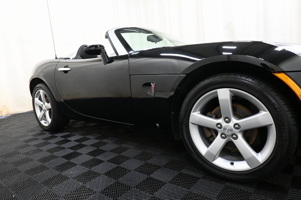 2008 Pontiac Solstice Base photo 3
