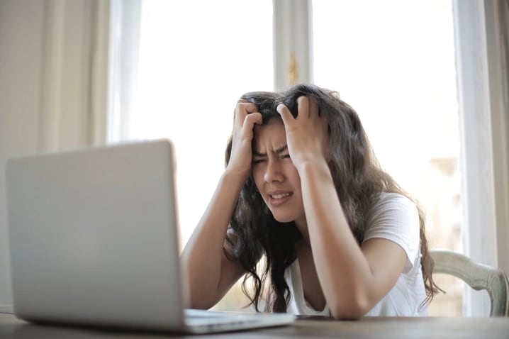 frustrated-woman-at-computer.webp