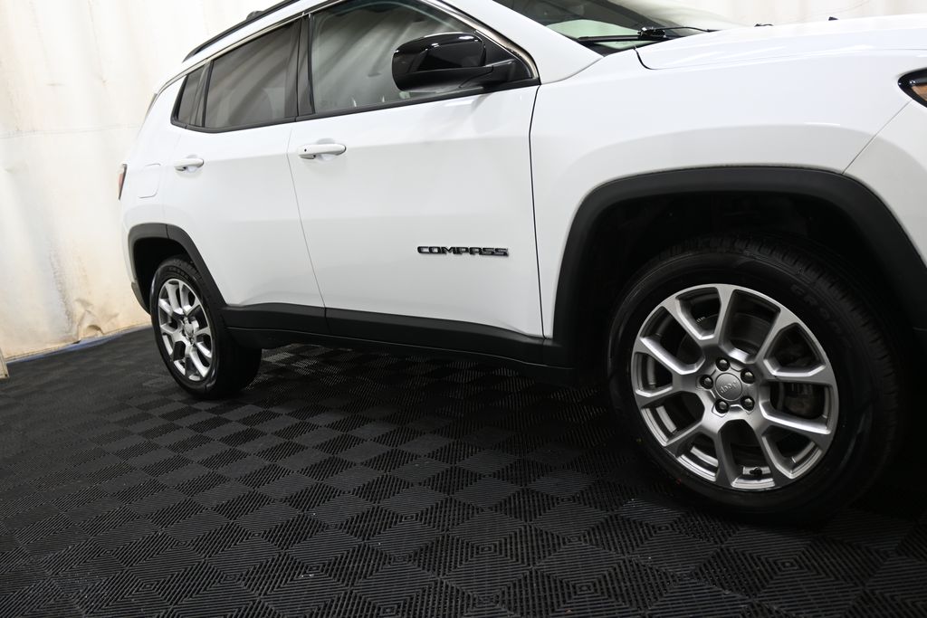 2023 Jeep Compass Latitude Lux - Photo 19