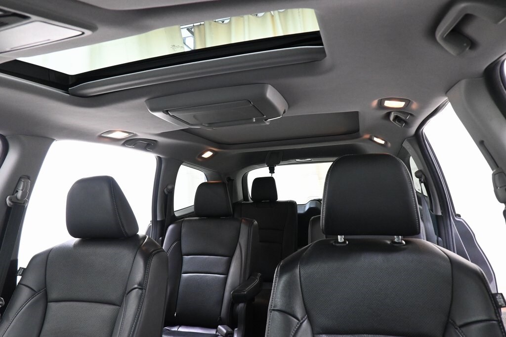 2019 Honda Pilot Elite photo 2