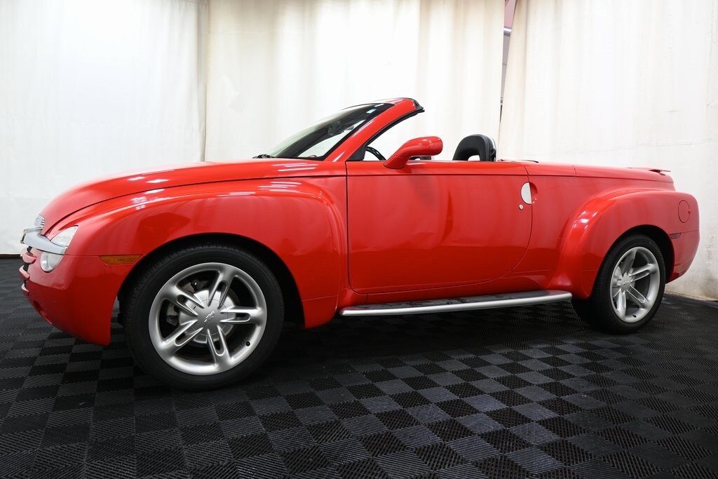 2004 Chevrolet SSR Base photo 3