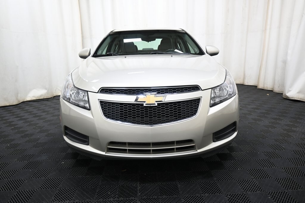 2014 Chevrolet Cruze photo 2
