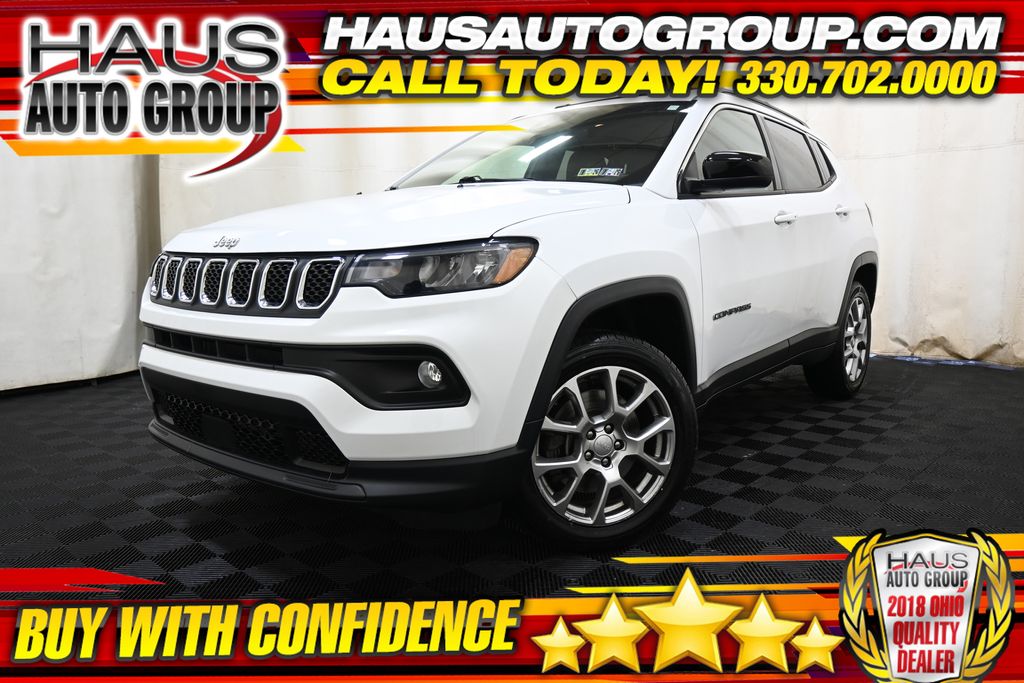 2023 Jeep Compass Latitude Lux 4X4's photo