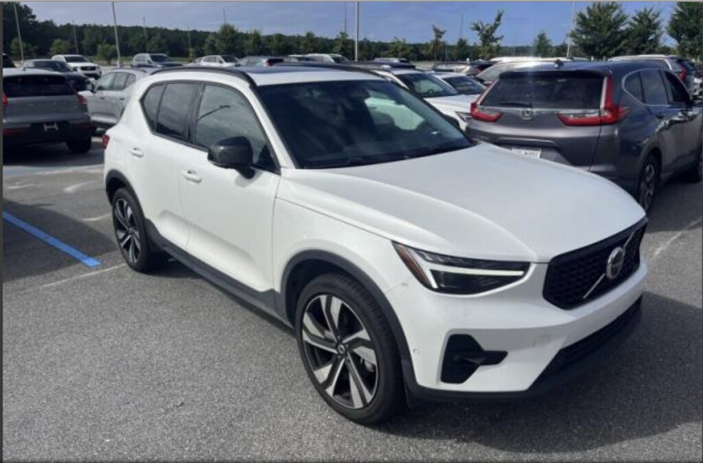 Certified 2025 Volvo XC40 B5 Ultra Dark Theme SUV