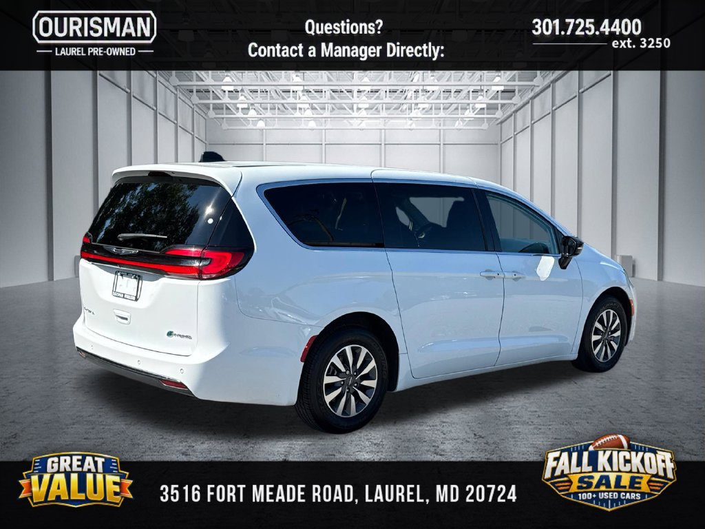 Used 2024 Chrysler Pacifica Hybrid Select Minivan/Van