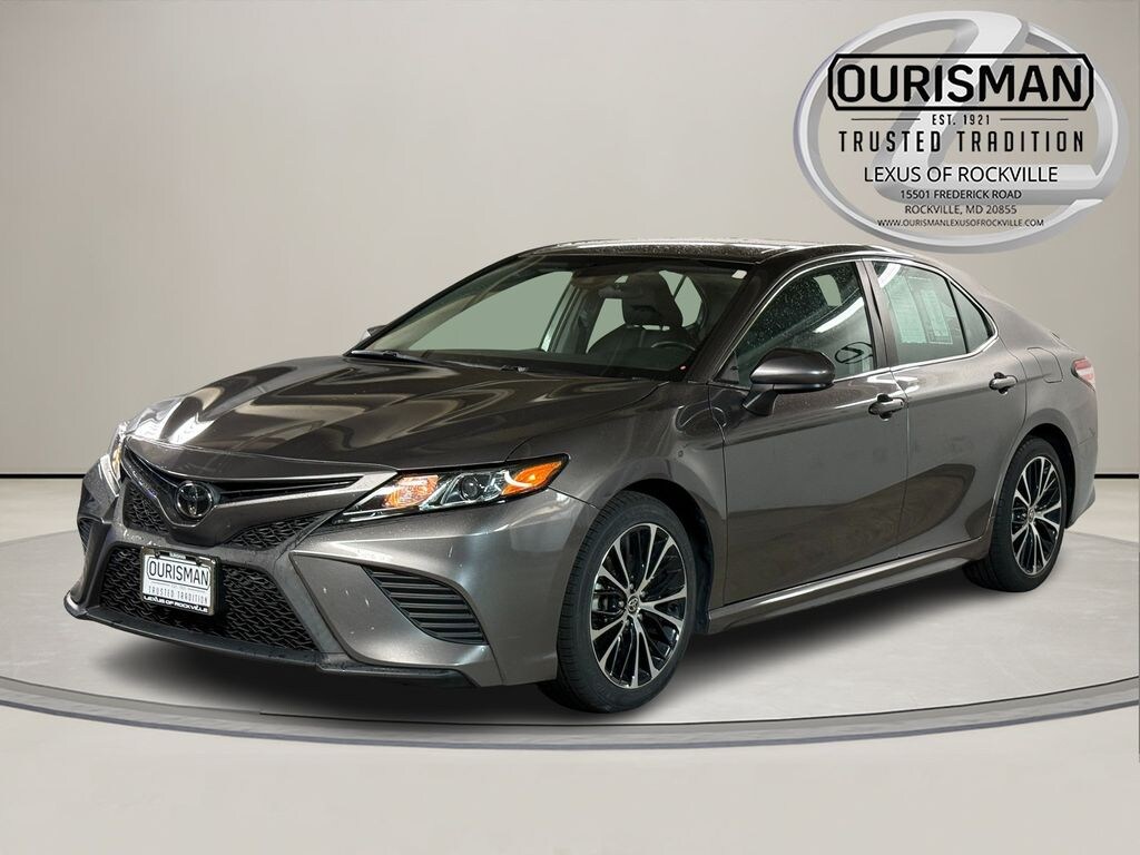 Used 2020 Toyota Camry SE Sedan