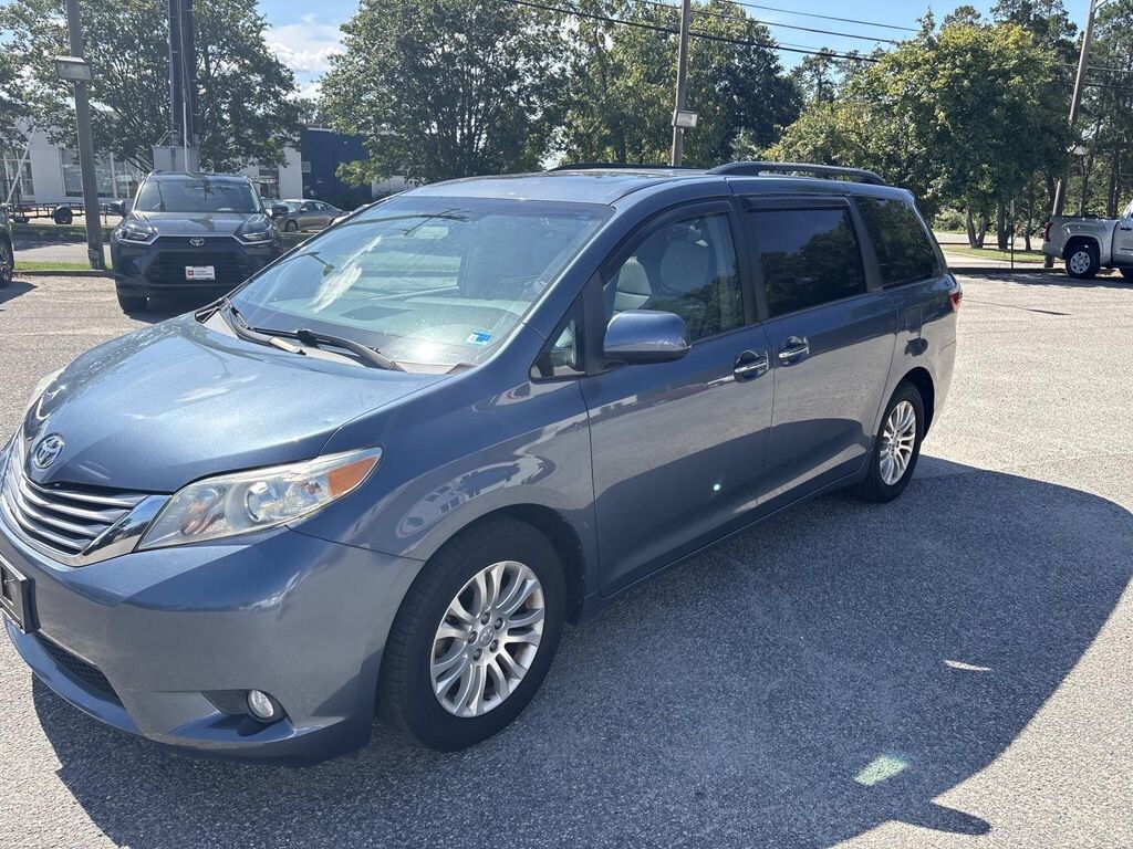 Certified 2017 Toyota Sienna XLE Minivan/Van