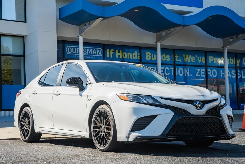 Used 2020 Toyota Camry SE Sedan