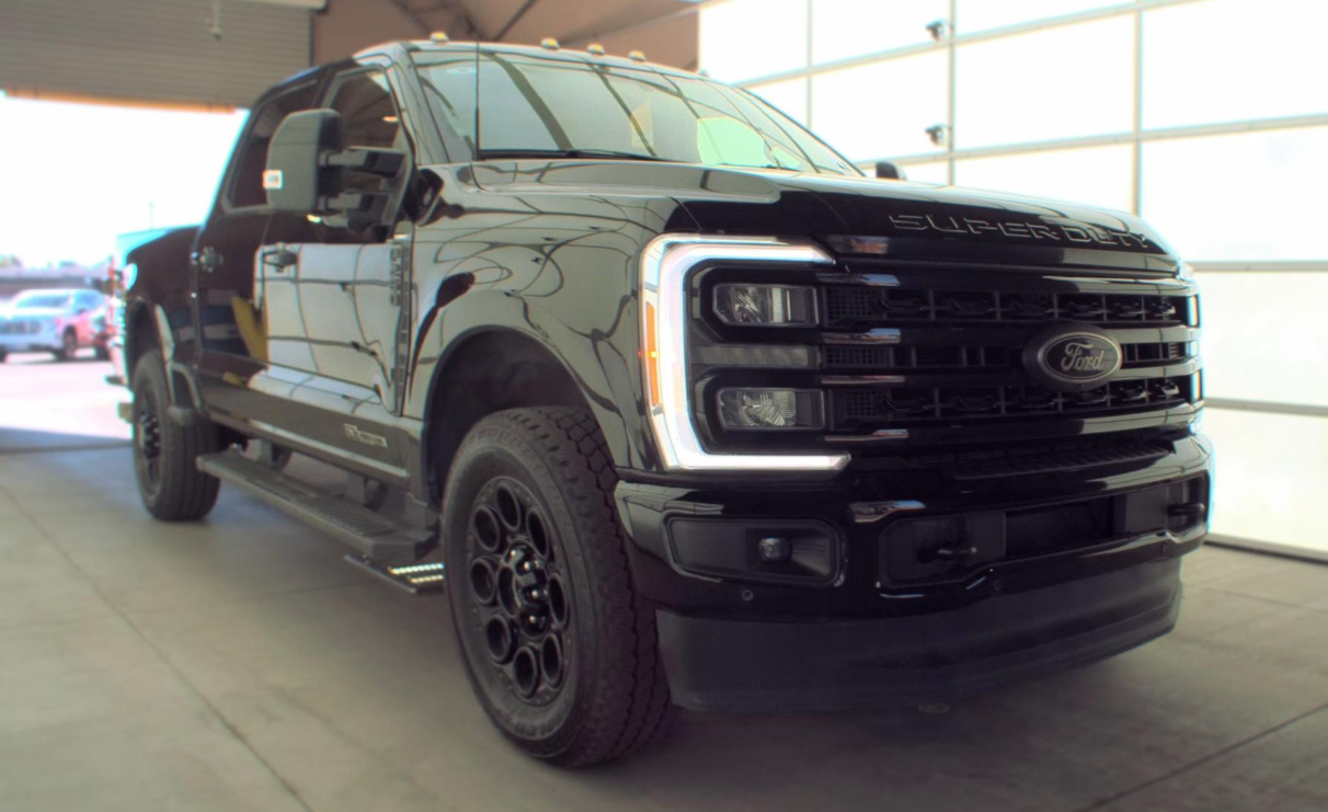 Used 2023 Ford F-250SD Lariat Truck