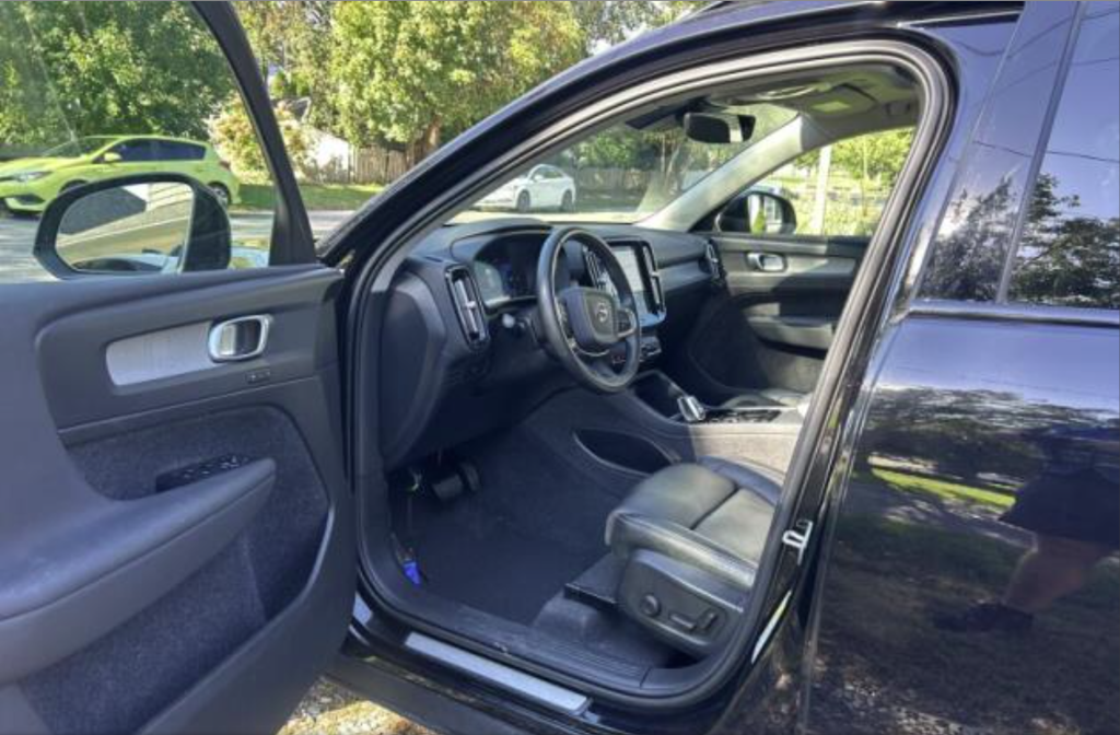 Used 2024 Volvo XC40 B5 Plus Dark Theme SUV