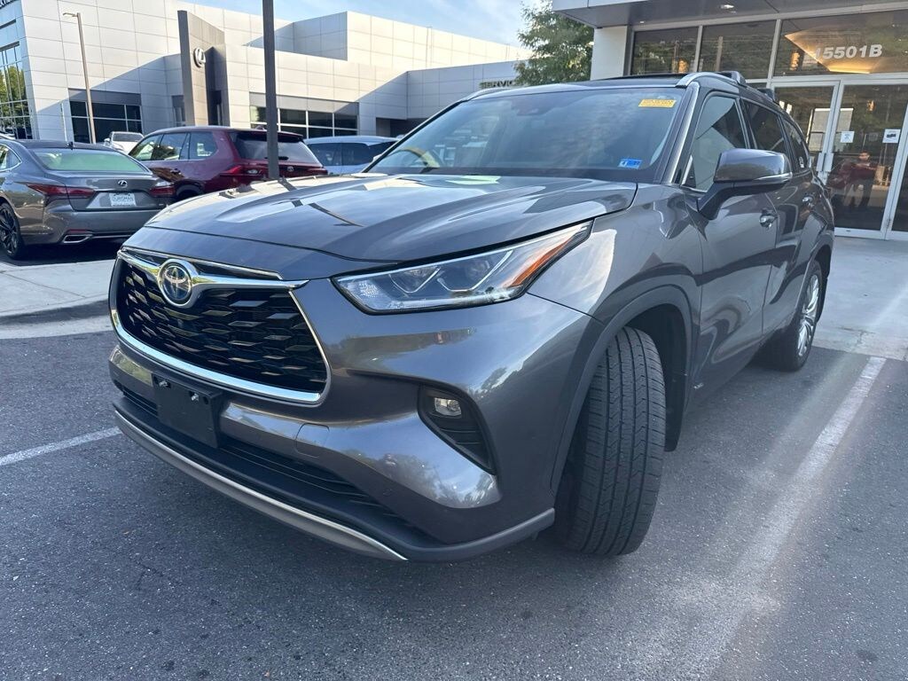 Used 2022 Toyota Highlander Hybrid Platinum SUV