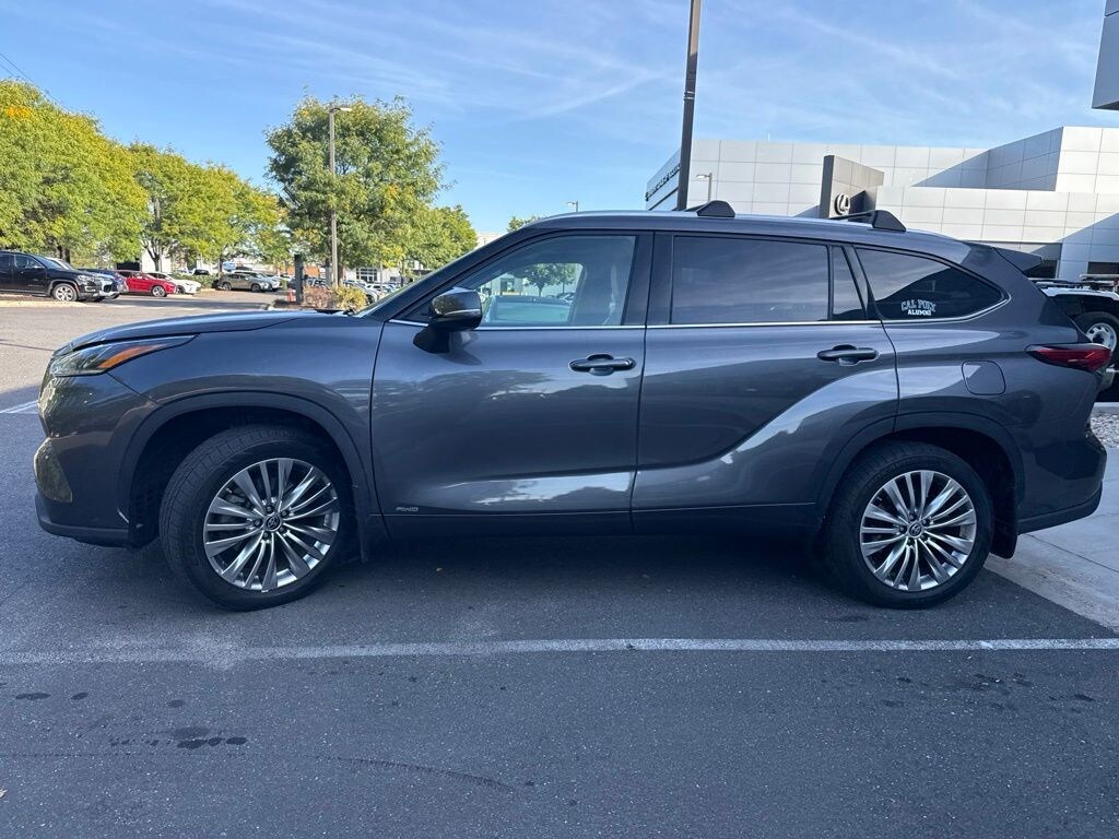 Used 2022 Toyota Highlander Hybrid Platinum SUV