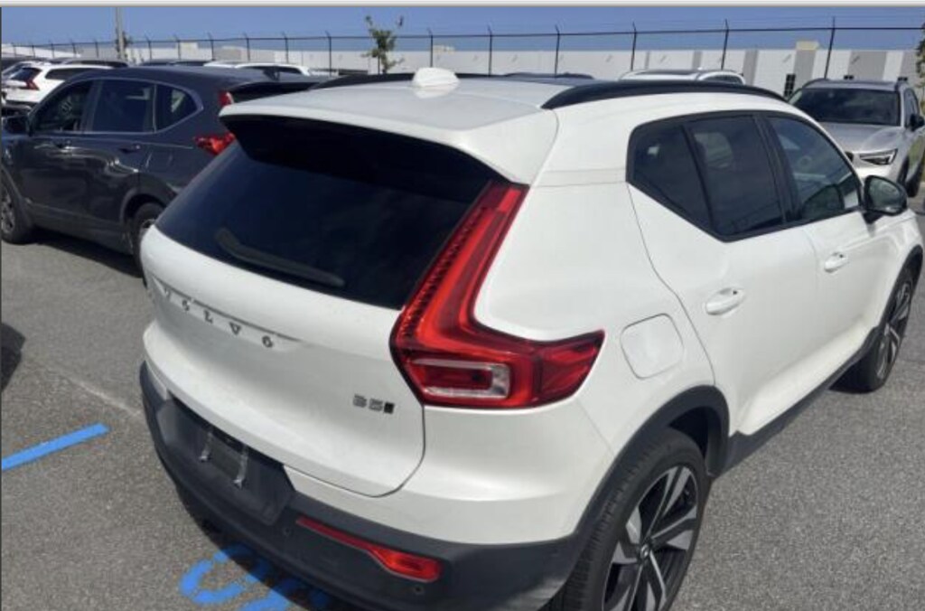 Certified 2025 Volvo XC40 B5 Ultra Dark Theme SUV