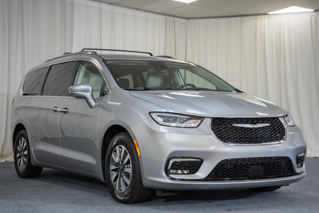Certified 2021 Chrysler Pacifica Touring L Minivan/Van