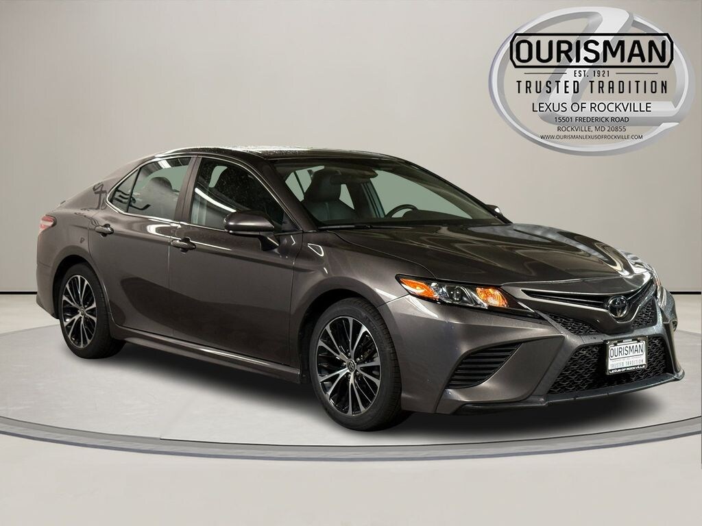 Used 2020 Toyota Camry SE Sedan