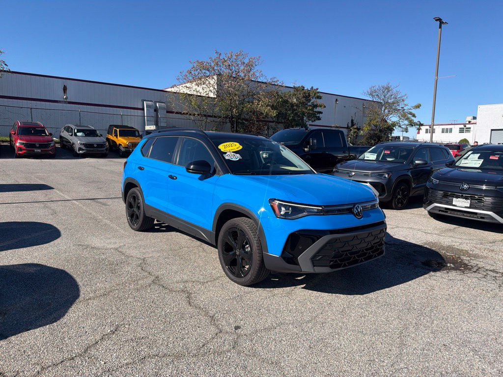 2025 Volkswagen Taos SE Black