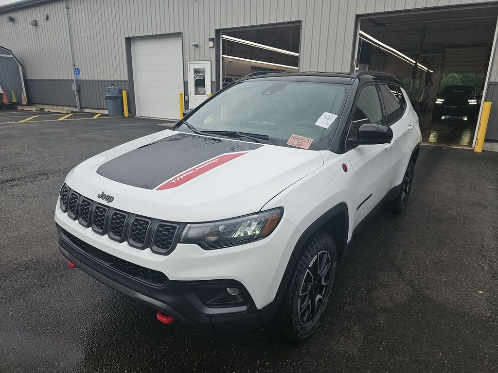 Used 2025 Jeep Compass Trailhawk SUV