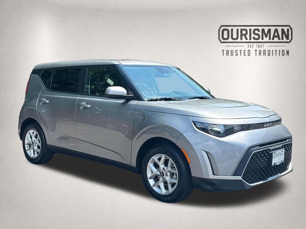 Used 2025 Kia Soul LX Hatchback