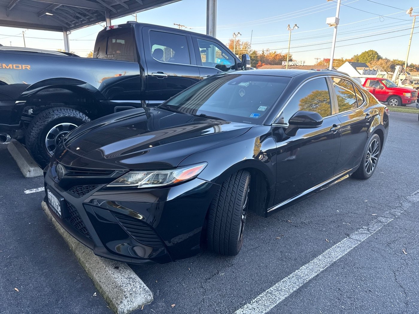 Used 2018 Toyota Camry SE Sedan