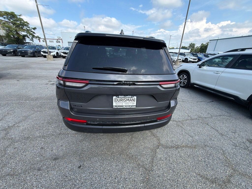 Used 2024 Jeep Grand Cherokee Altitude SUV