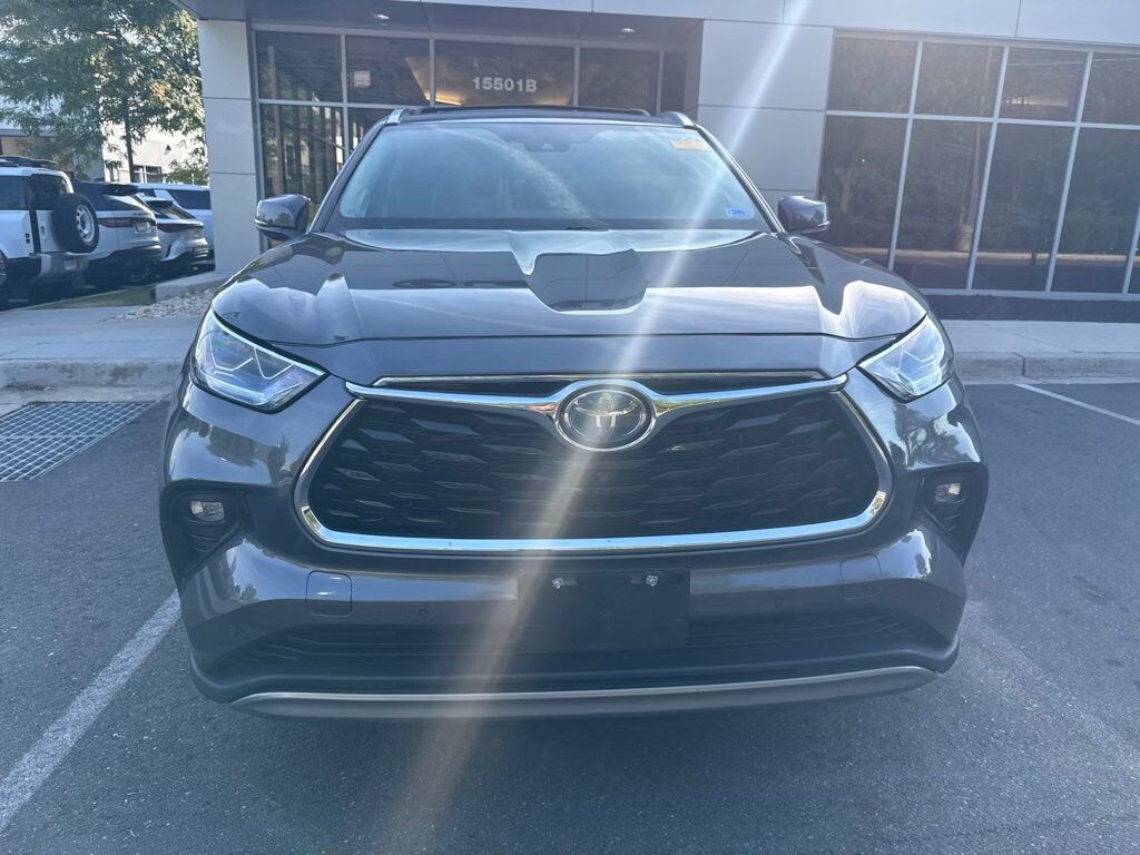 Used 2022 Toyota Highlander Hybrid Platinum SUV