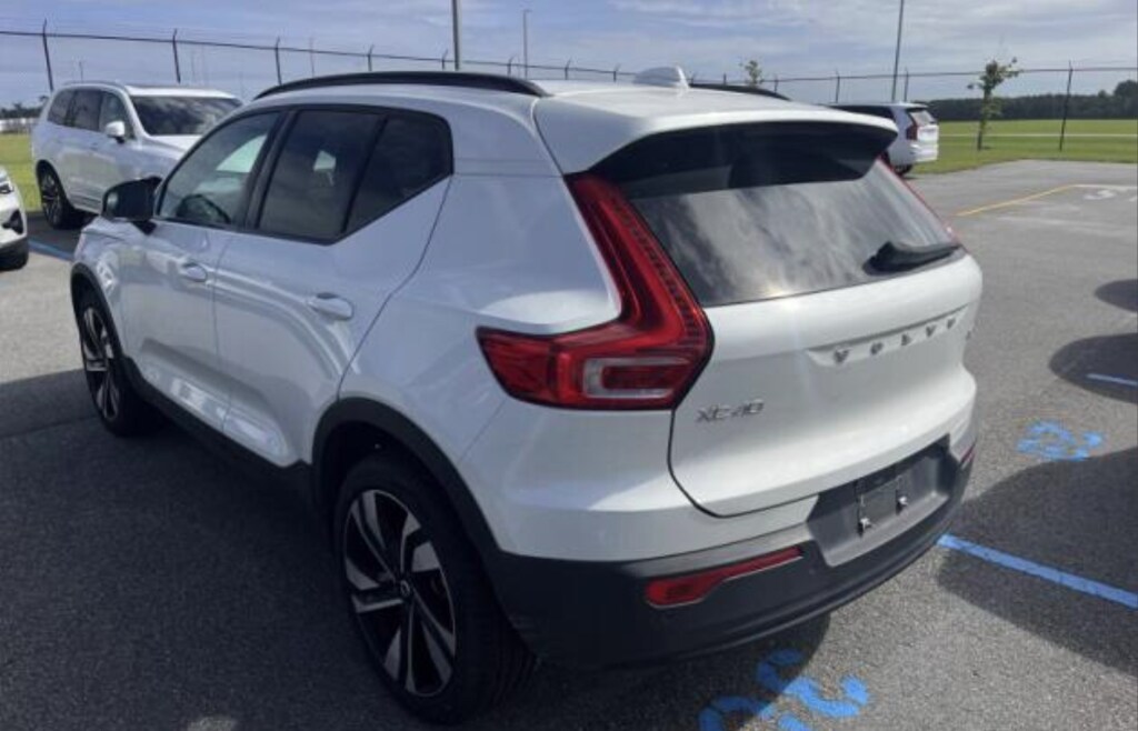 Certified 2025 Volvo XC40 B5 Ultra Dark Theme SUV
