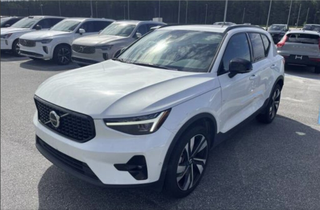 Certified 2025 Volvo XC40 B5 Ultra Dark Theme SUV