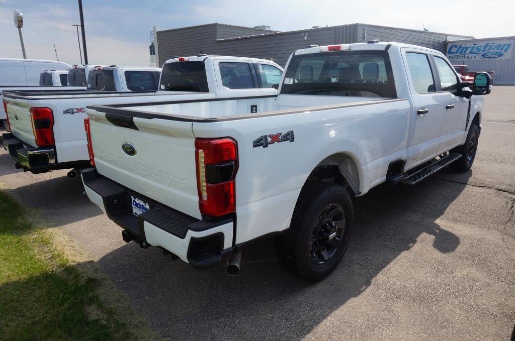 2025 Ford F-350 photo 4