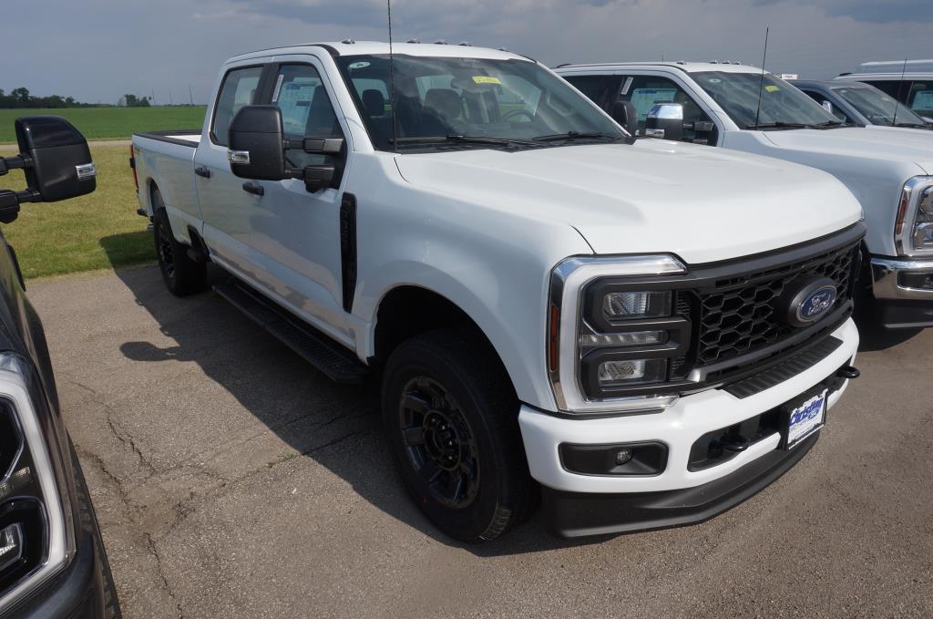 2025 Ford F-350 photo 3