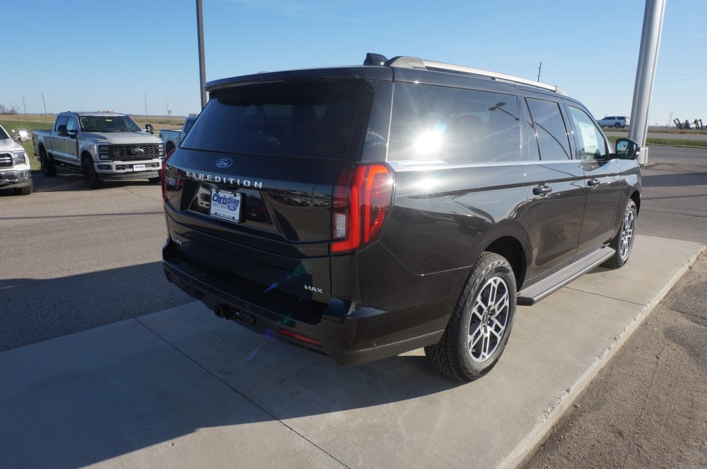 2025 Ford Expedition MAX XLT photo 3