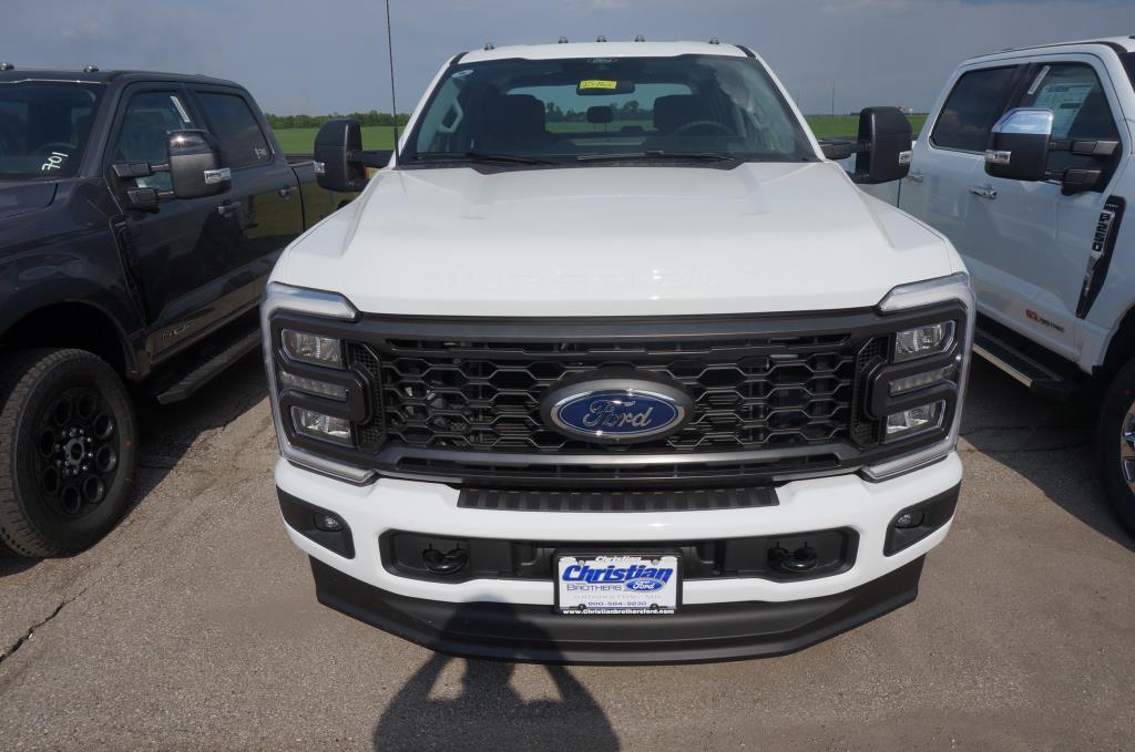 2025 Ford F-350 photo 2
