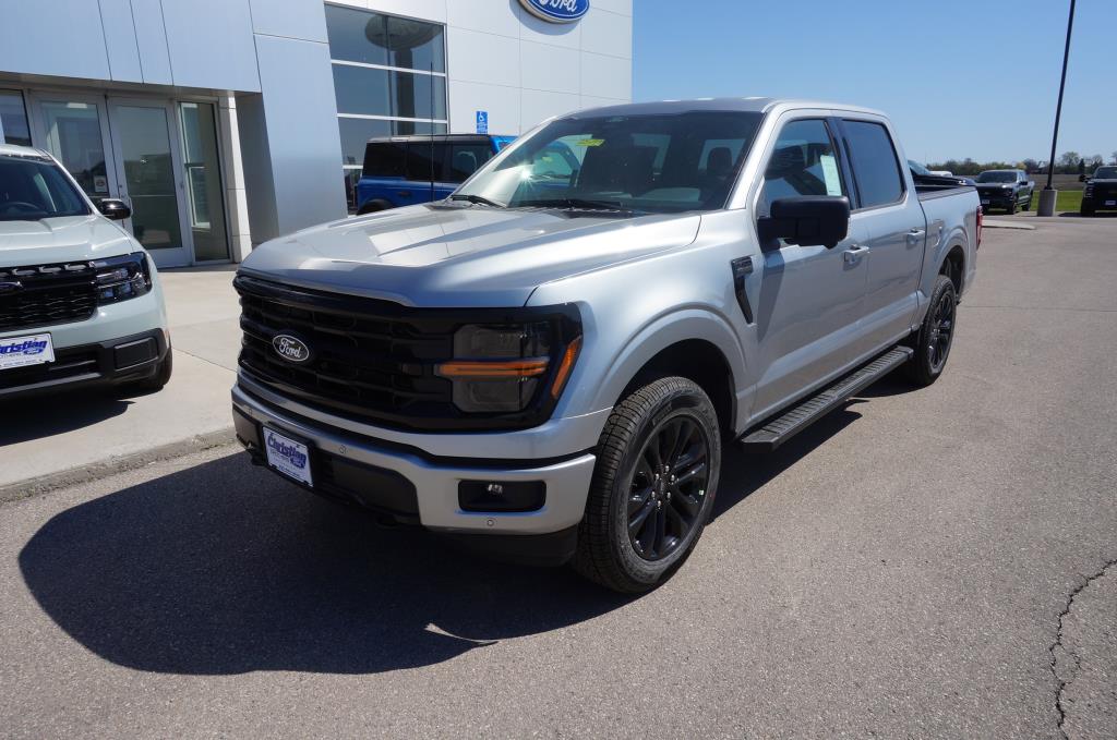 2025 Ford F-150 XLT photo 2