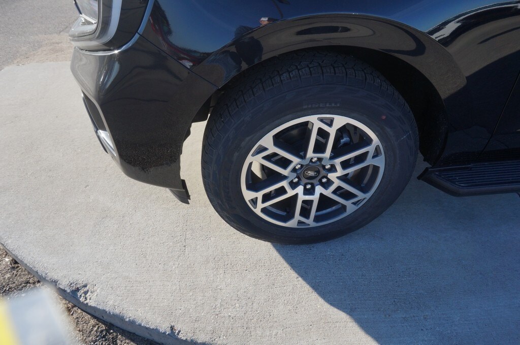 2025 Ford Expedition MAX XLT photo 2