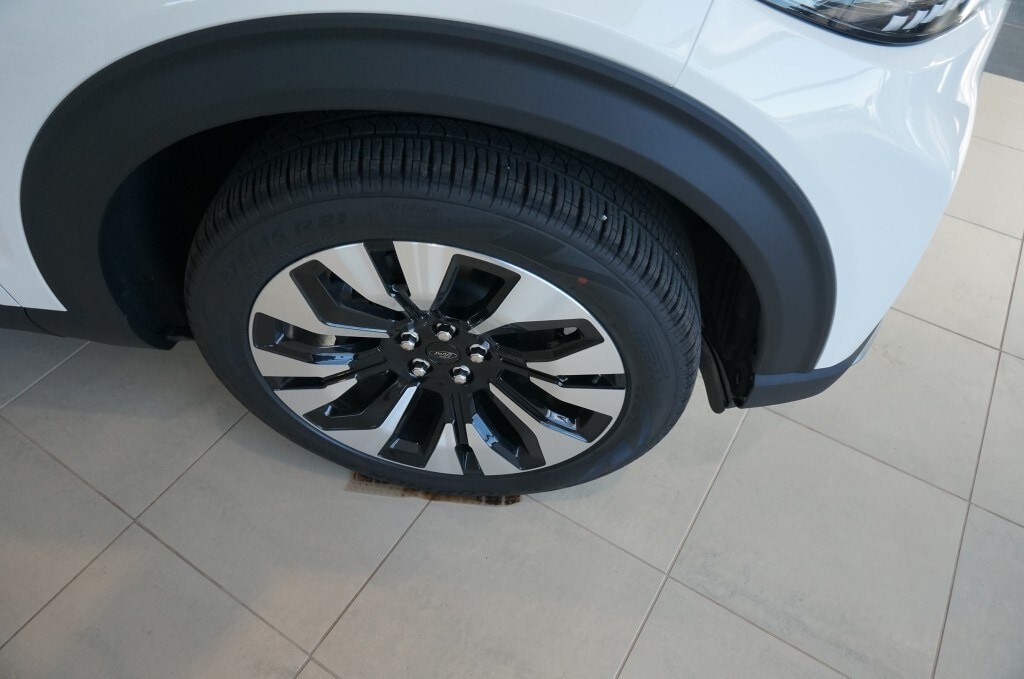 2026 Ford Explorer Platinum - Photo 2