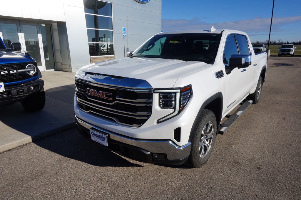2023 GMC Sierra 1500 SLT - Photo 7