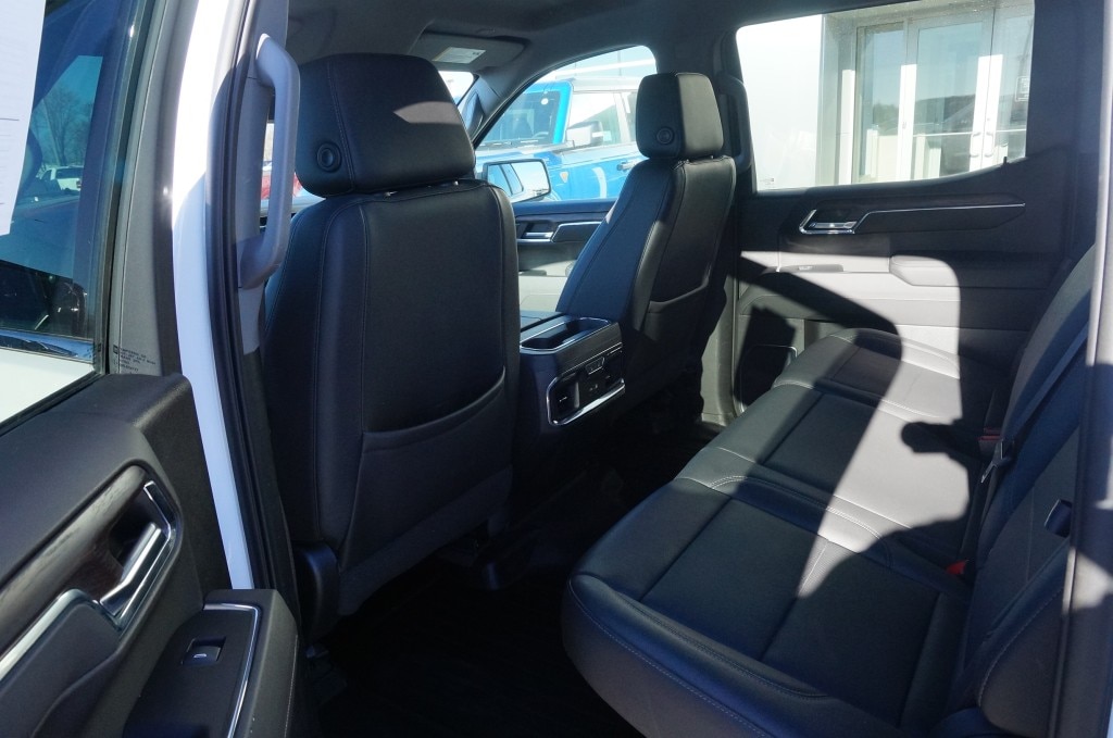 2023 GMC Sierra 1500 SLT - Photo 8