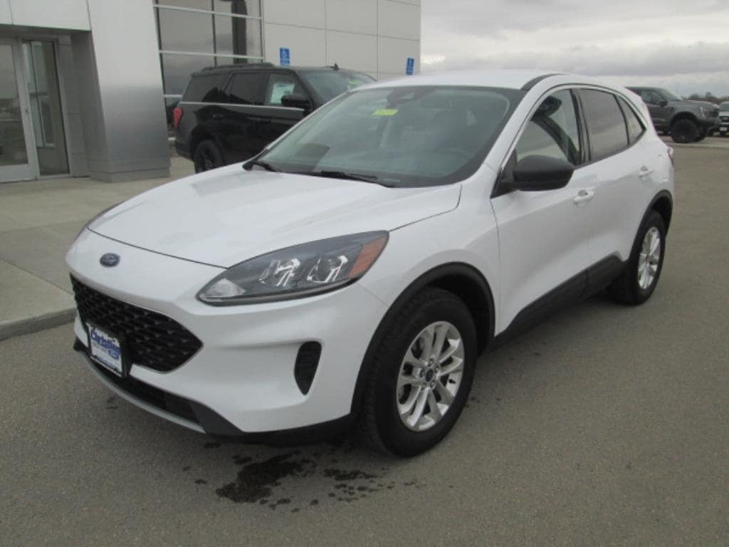 Used 2022 Ford Escape SE with VIN 1FMCU9G60NUA72487 for sale in Crookston, Minnesota