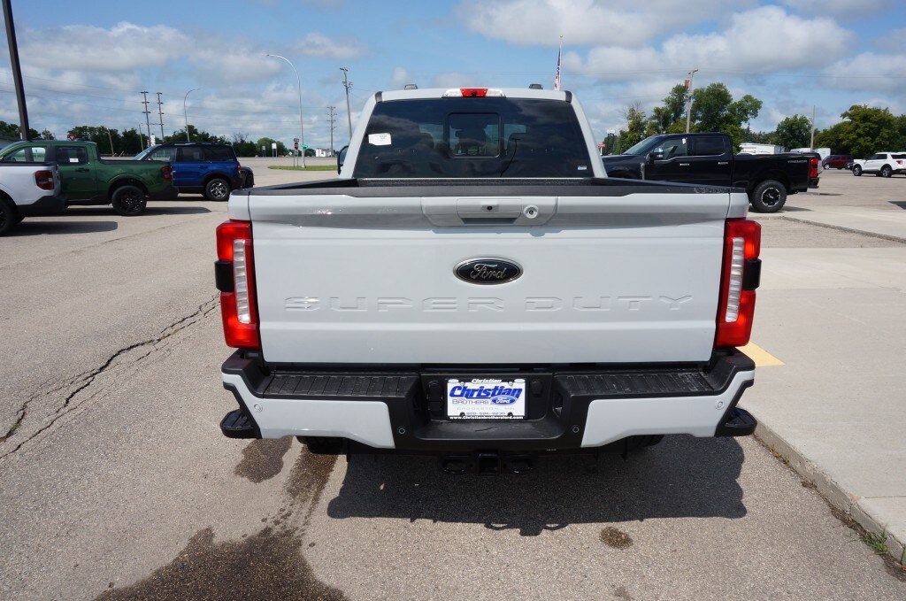 2025 Ford F-350 Lariat photo 4