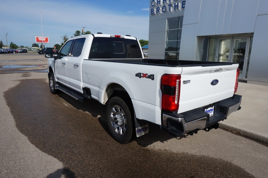 2023 Ford F-350 Lariat photo 3