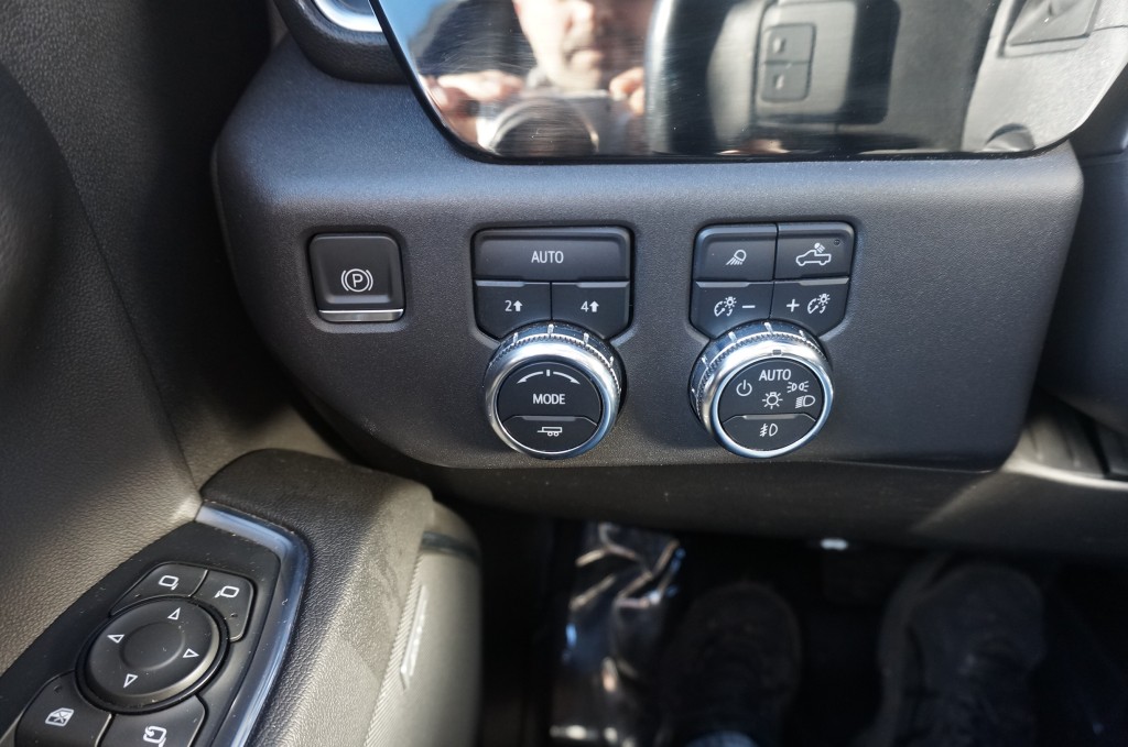 2023 GMC Sierra 1500 SLT - Photo 17